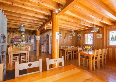 Salle à manger du refuge Laval